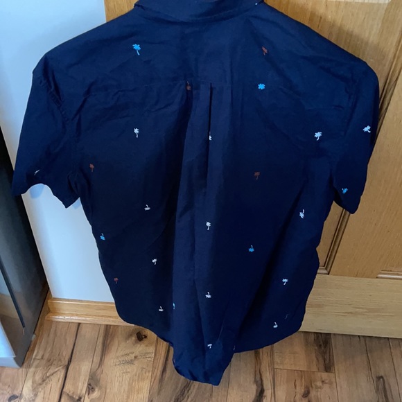 5 for $25 Short sleeve button up - Picture 2 of 2